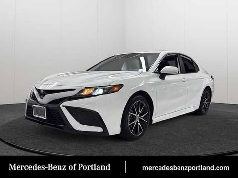 Used 2023 Toyota Camry SE w/ Cold Weather Package FWD image 1