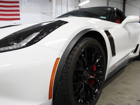 Used 2016 Chevrolet Corvette Z06 w/ 3LZ Preferred Equipment Group RWD image 10