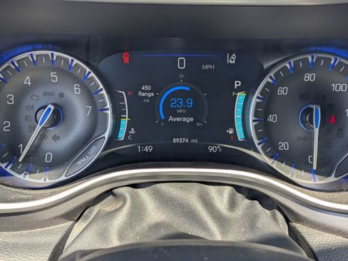 Used 2023 Chrysler Pacifica Touring-L FWD image 22