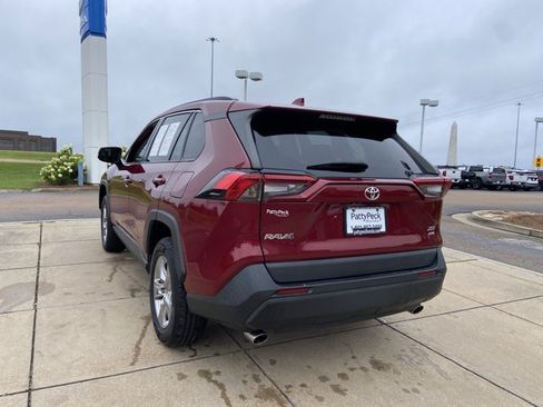 Used 2022 Toyota RAV4 XLE AWD/4WD image 10