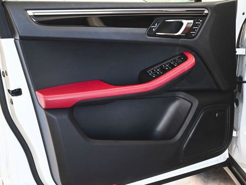 Used 2022 Porsche Macan AWD/4WD image 7