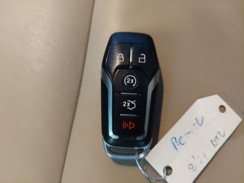 Used 2016 Ford Explorer XLT w/ Equipment Group 202A FWD image 31