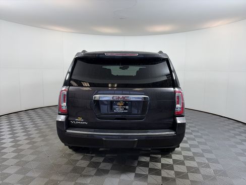 Used 2018 GMC Yukon Denali image 9