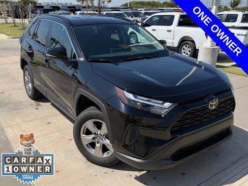 Used 2025 Toyota RAV4 XLE FWD image 3