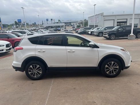 Used 2017 Toyota RAV4 XLE image 5