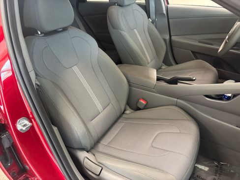 Used 2024 Hyundai Elantra SE FWD image 15