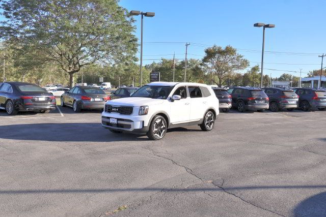 Used 2023 Kia Telluride S AWD/4WD image 3