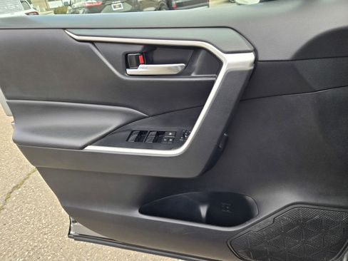 Used 2019 Toyota RAV4 XLE image 29