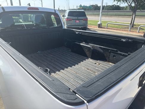 Used 2017 Toyota Tacoma SR RWD image 9