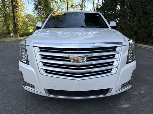 Used 2016 Cadillac Escalade Platinum image 2
