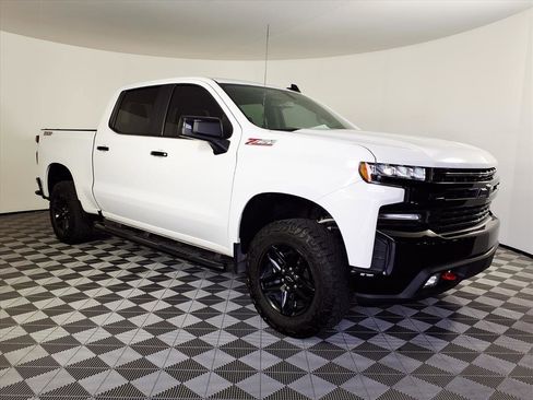 Used 2019 Chevrolet Silverado 1500 LT Trail Boss image 3