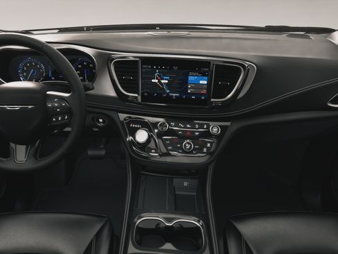 New 2027 Chrysler Pacifica Limited w/ Family Tech Group FWD image 6
