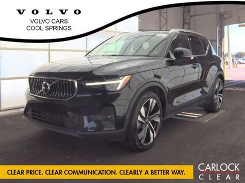 Used 2024 Volvo XC40 B5 Plus AWD/4WD image 1