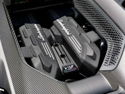 Used 2024 Lamborghini Revuelto AWD/4WD image 17