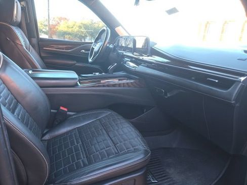 Used 2022 Cadillac Escalade ESV Sport Platinum w/ Heavy-Duty Trailer Package AWD/4WD image 19