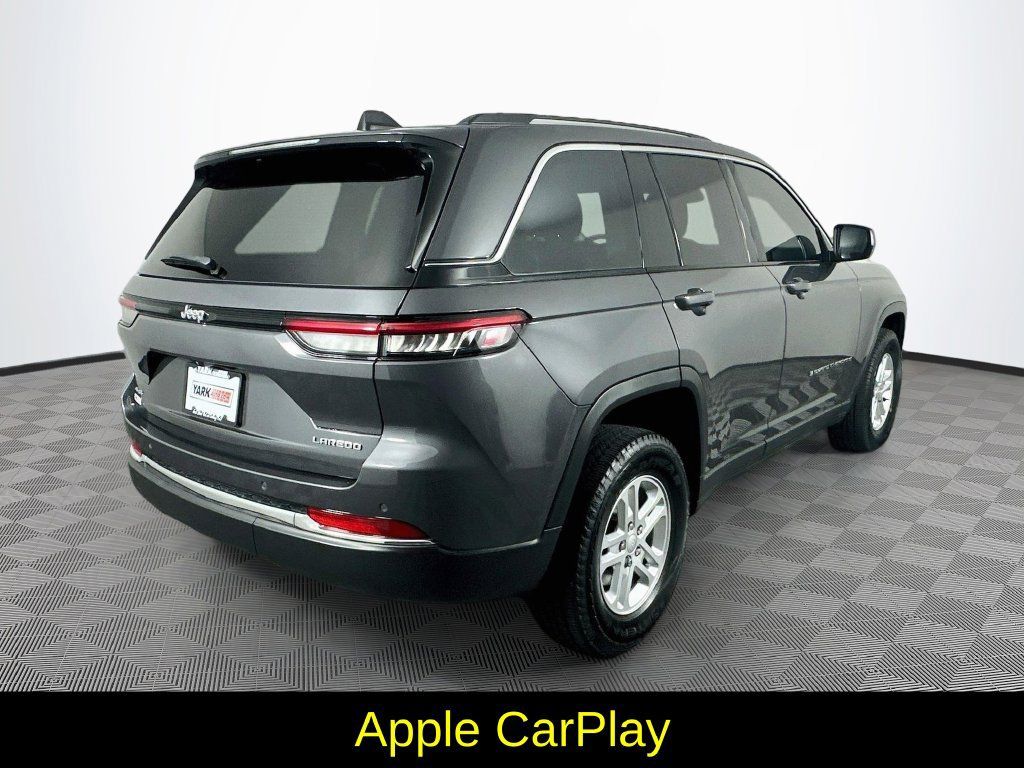 Used 2023 Jeep Grand Cherokee Laredo w/ Luxury Tech Group I AWD/4WD image 10