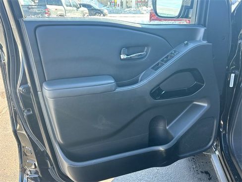 Certified 2023 Nissan Frontier SV w/ Midnight Edition Package image 9