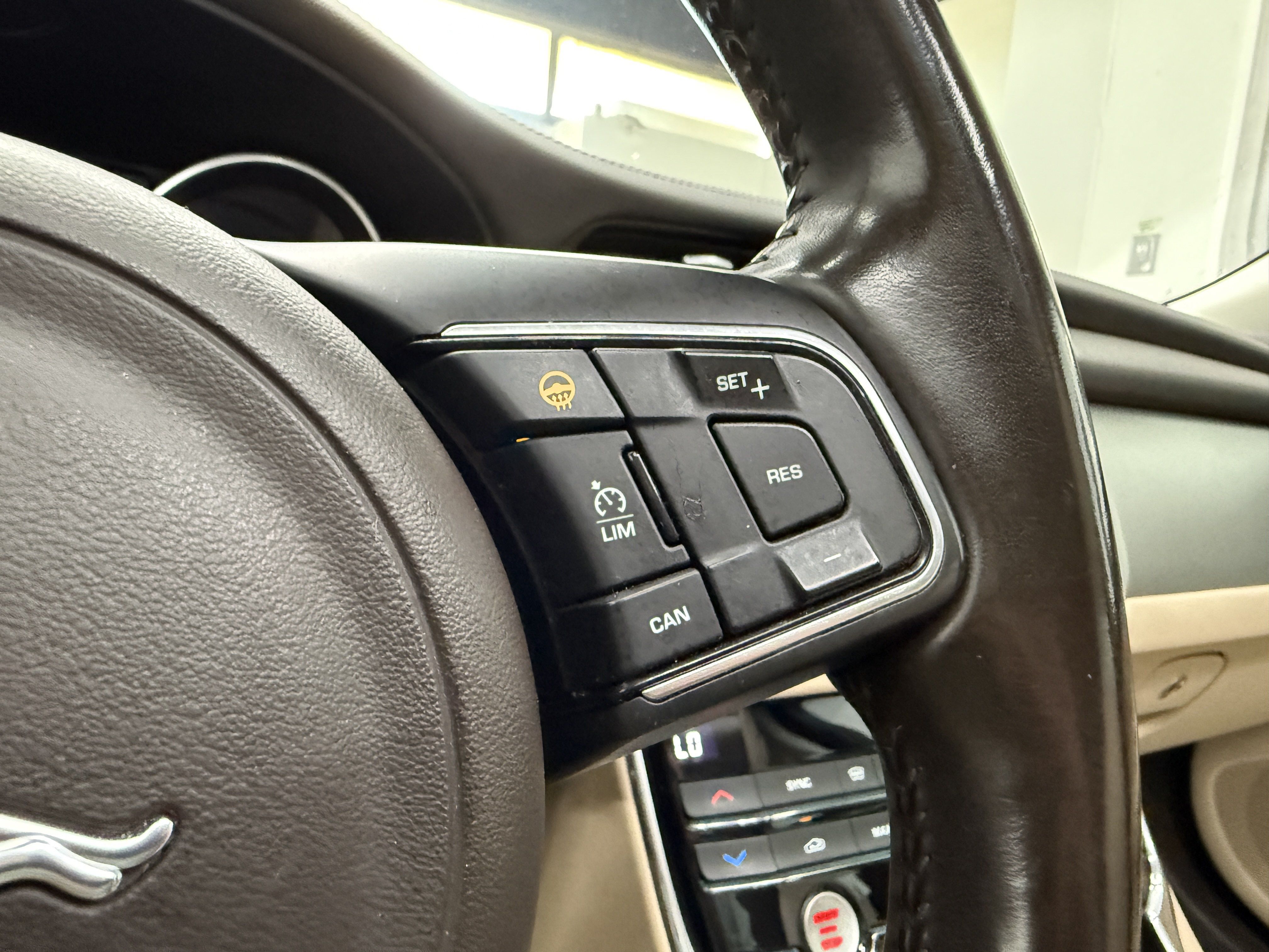 Used 2017 Jaguar XF Prestige AWD/4WD image 17