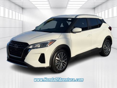 Used 2023 Nissan Kicks SV FWD image 3