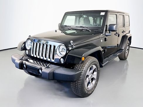 Used 2016 Jeep Wrangler Unlimited Sahara w/ Dual Top Group image 4