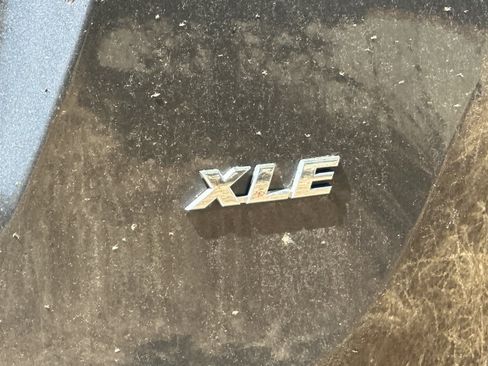 Used 2018 Toyota RAV4 XLE FWD image 7