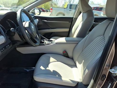 Certified 2023 Toyota Camry SE image 17