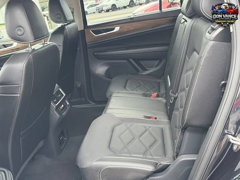 Used 2025 Volkswagen Atlas SE AWD/4WD image 24