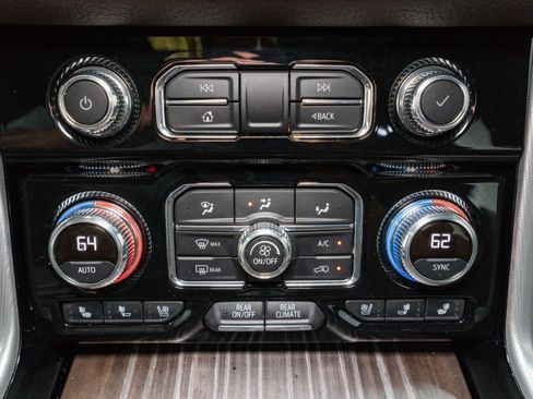 Used 2021 GMC Yukon XL Denali w/ Denali Premium Package image 24