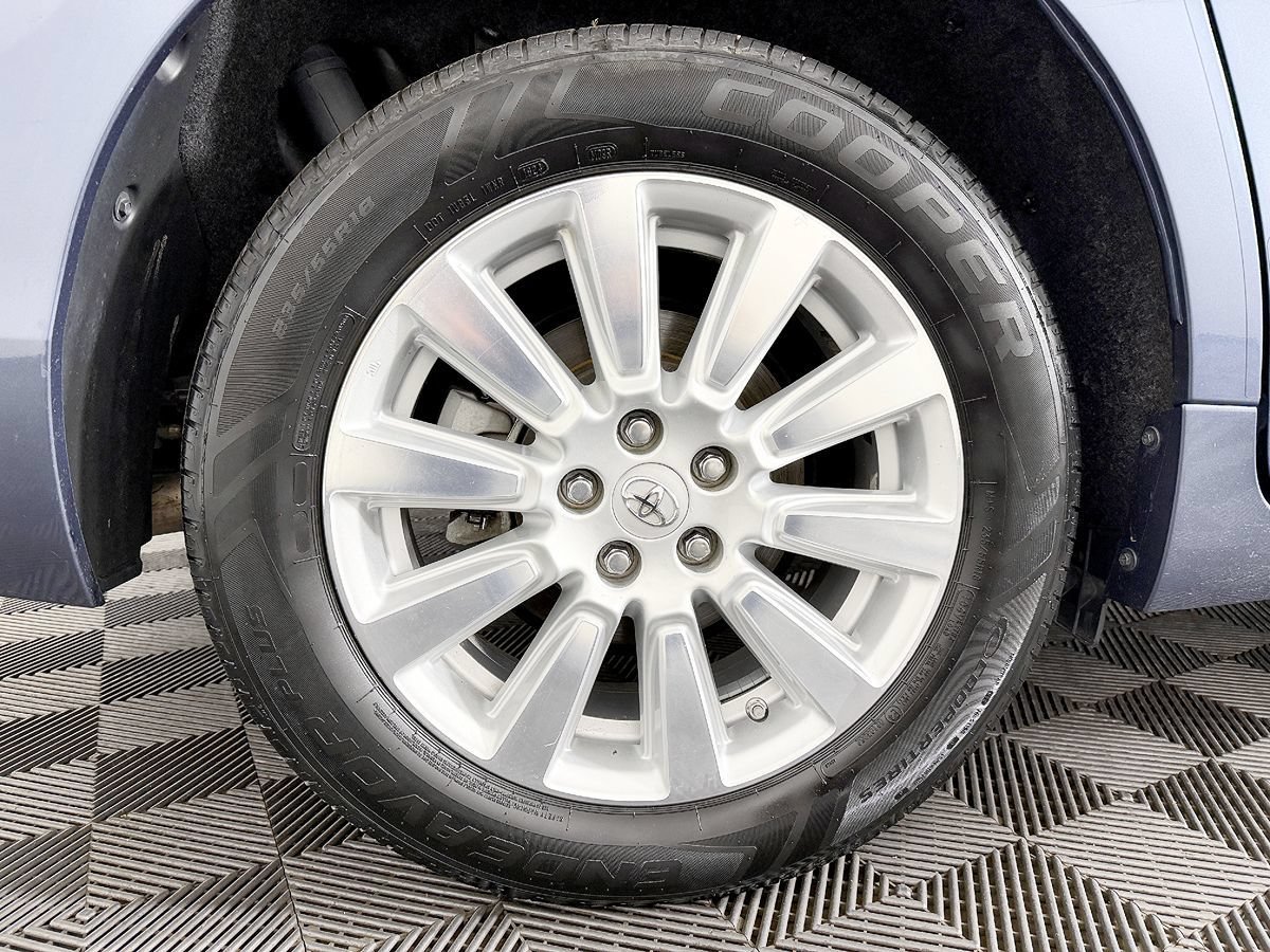 Used 2017 Toyota Sienna LE AWD/4WD image 23