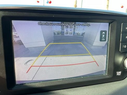 Used 2020 Hyundai Santa Fe SEL w/ Convenience Package FWD image 18