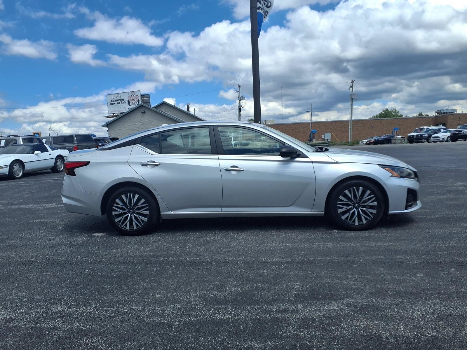 Used 2024 Nissan Altima 2.5 SV FWD image 4