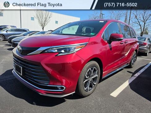 Used 2025 Toyota Sienna Platinum image 1
