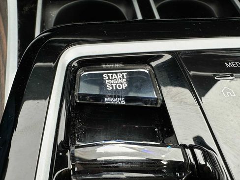 Used 2023 BMW 760i xDrive image 49