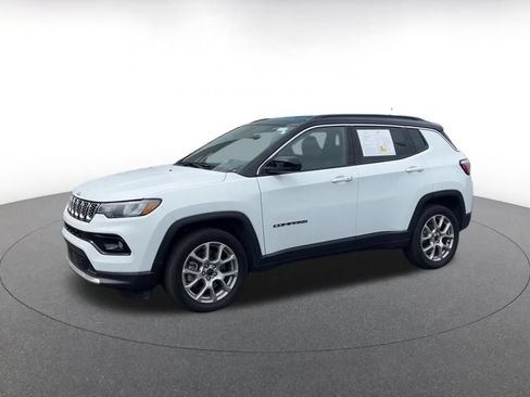 Used 2025 Jeep Compass Limited AWD/4WD image 8