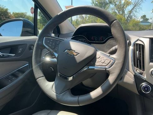 Used 2017 Chevrolet Cruze Premier FWD image 20