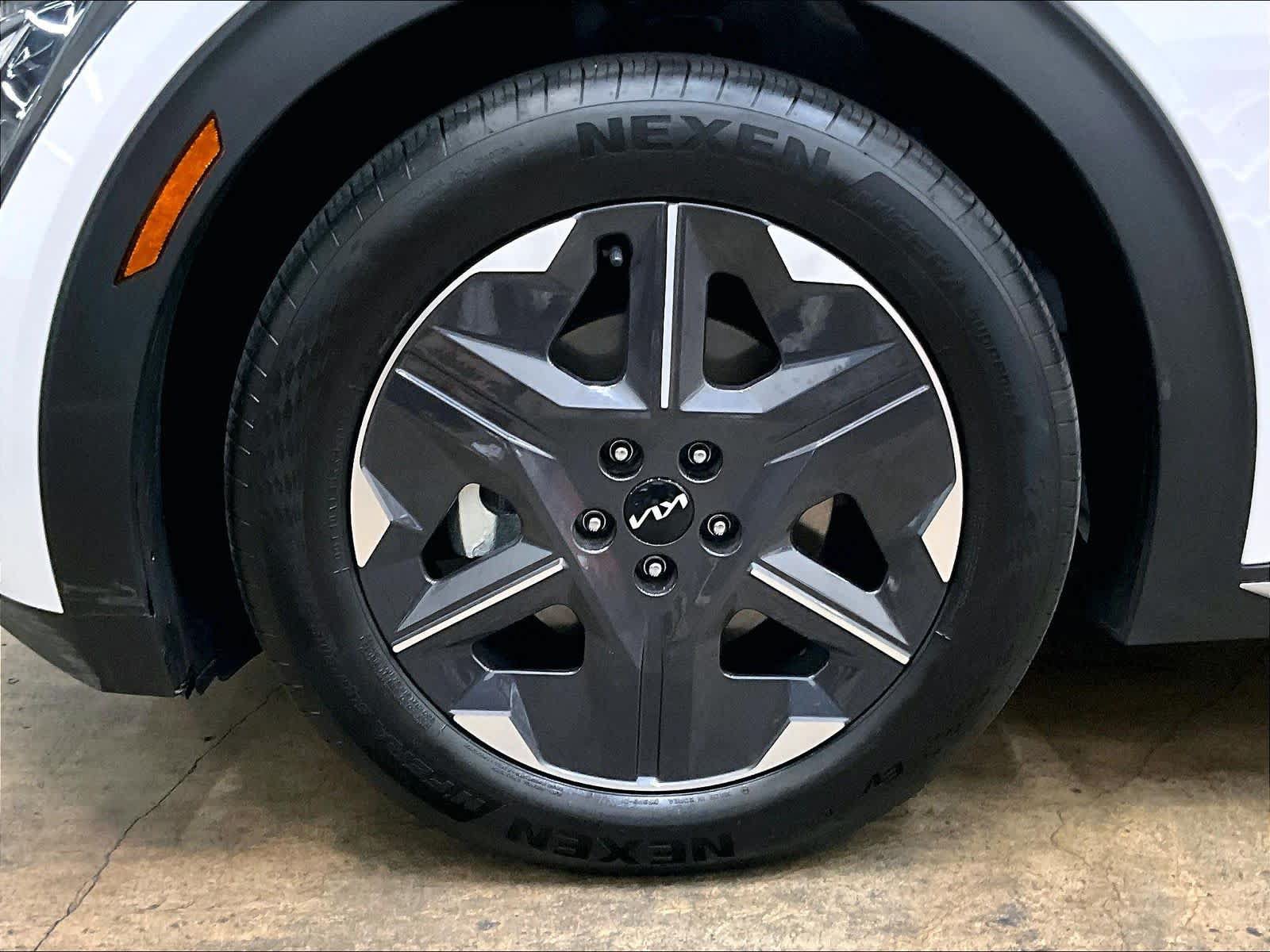 Used 2026 Kia EV6 Light AWD/4WD image 14