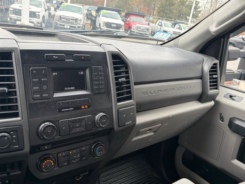 Used 2018 Ford F250 XL w/ Power Equipment Group image 31