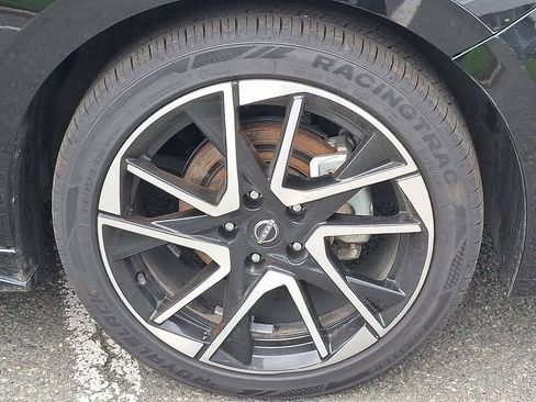 Used 2025 Nissan Sentra SR FWD image 9
