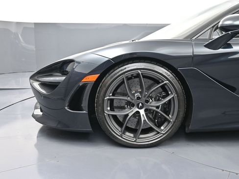 Used 2020 McLaren 720S Spider image 12