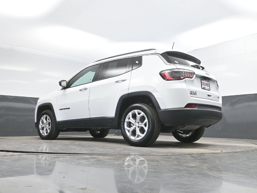 Used 2024 Jeep Compass Latitude AWD/4WD image 36