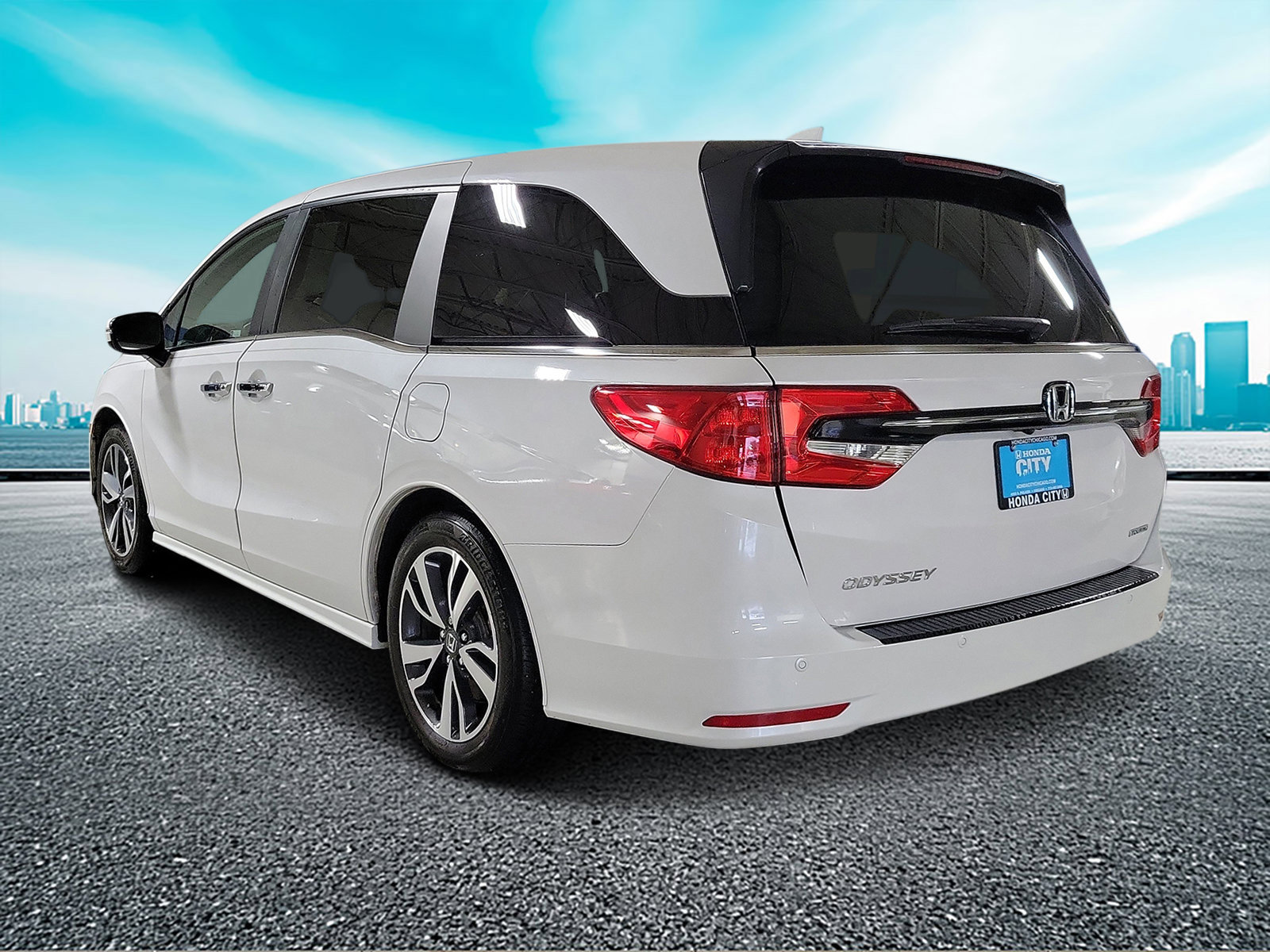 Certified 2024 Honda Odyssey Touring image 3