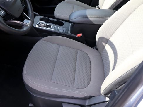 Used 2022 Ford Escape SE w/ Cold Weather Package image 10