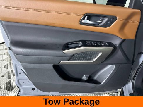 Used 2025 Nissan Pathfinder Platinum w/ Cargo Package FWD image 10