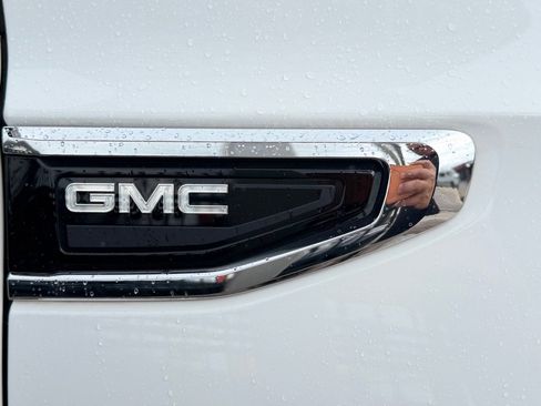Used 2023 GMC Yukon XL SLT AWD/4WD image 24