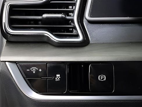 Certified 2025 Kia Sportage X-Line image 17