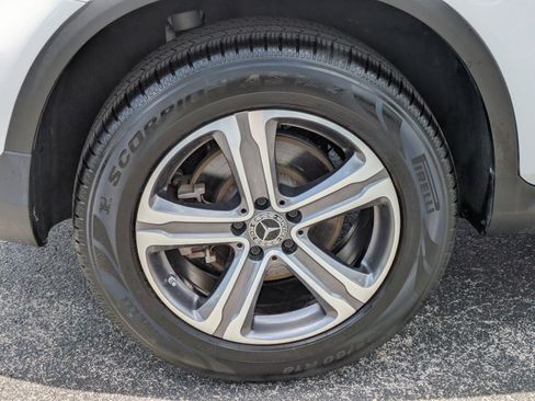 Used 2021 Mercedes-Benz GLC 300 image 9