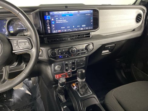 Used 2024 Jeep Wrangler Unlimited AWD/4WD image 27