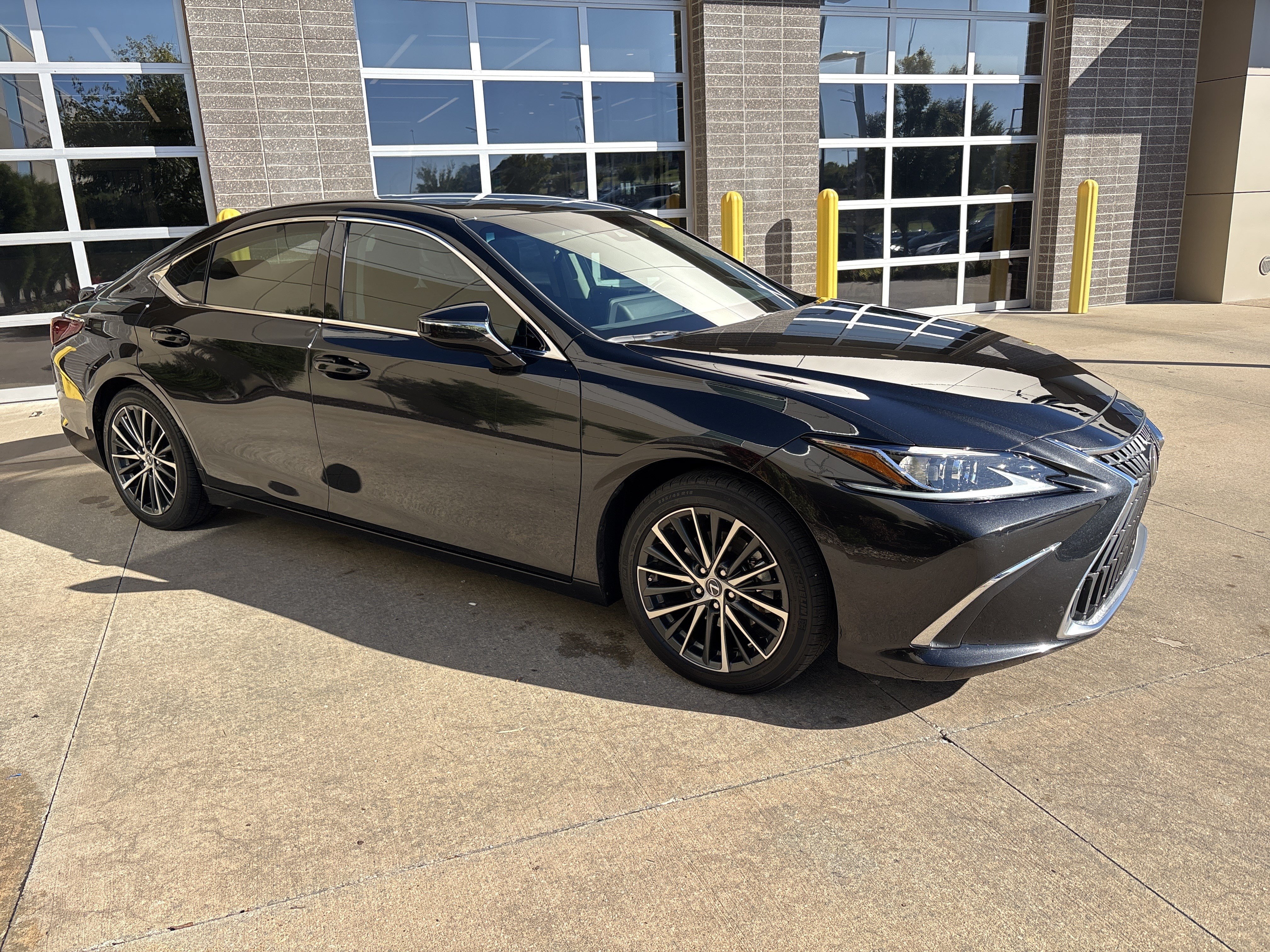 Used 2025 Lexus ES 300h w/ Premium Package FWD image 22