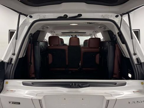 Used 2019 Lexus LX 570 4WD w/ Luxury Package image 23