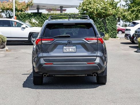 Used 2024 Toyota RAV4 LE AWD/4WD image 4